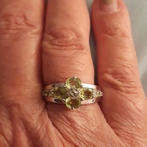 1.73 Ctw Peridot RIng